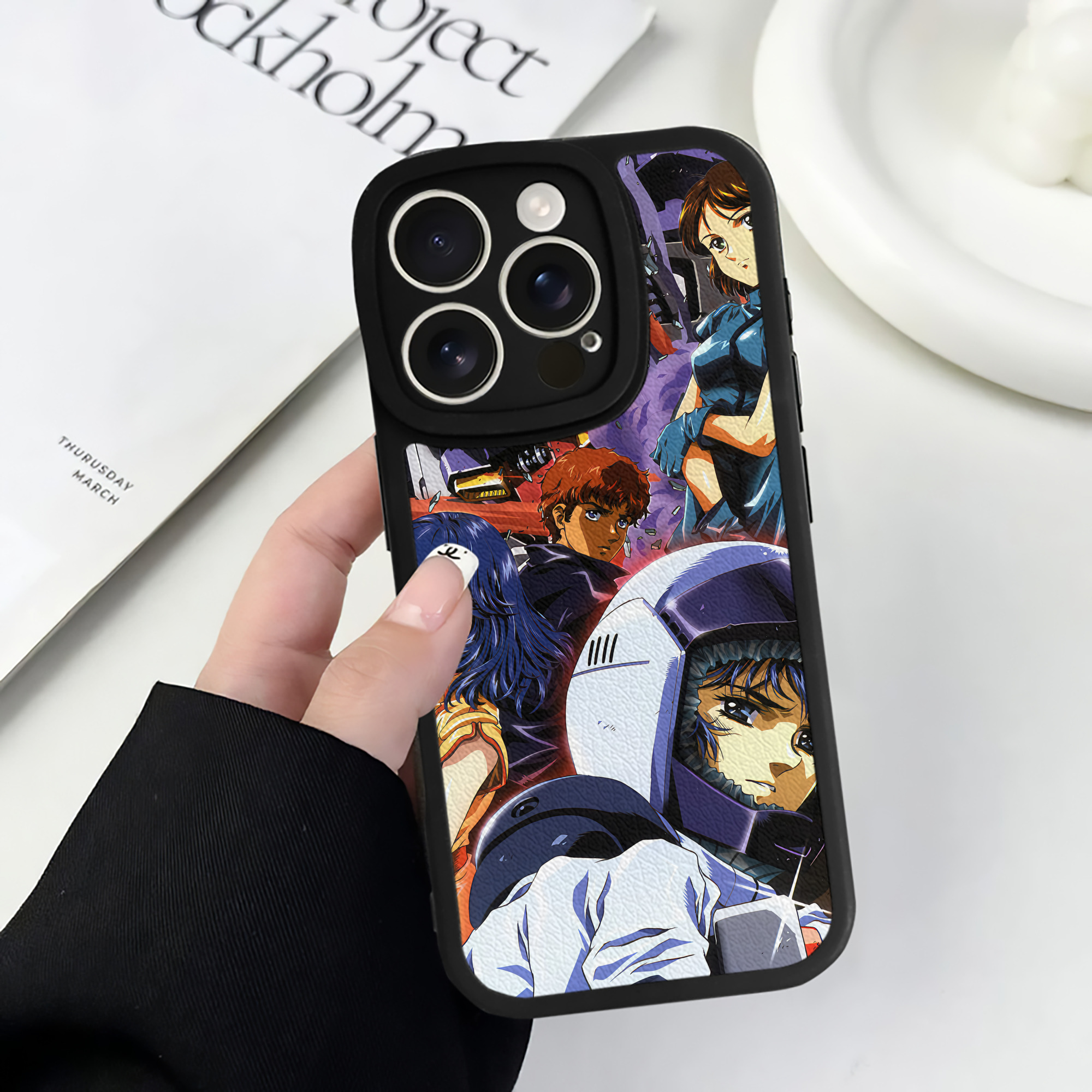 （画像用） 機動戦士ガンダム Mobile Suit Gundam 【iPhone 16シリーズ対応】シリコンスマホケース（レザー調） 材質：シリコン